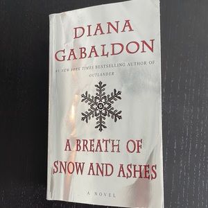 A Breath of Snow and Ashes by Diana Gabaldon